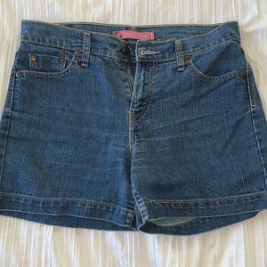 VINTAGE LEVIS DARK WASH JEAN SHORTS